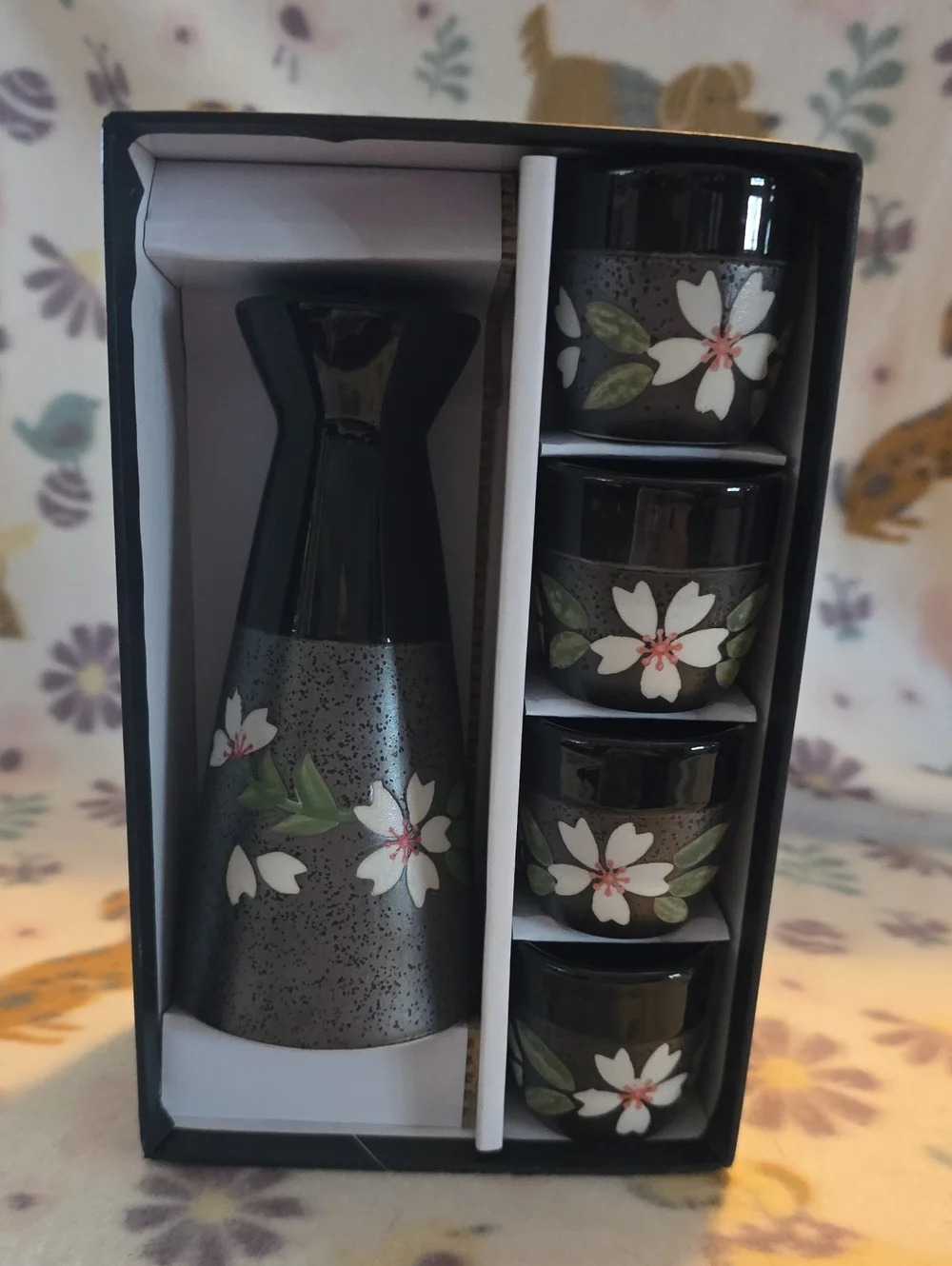 Japanese-style sake set includes one ceramic flagon wine pot and four small drin